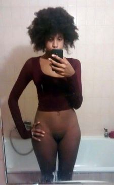 Ebony selfie without panties