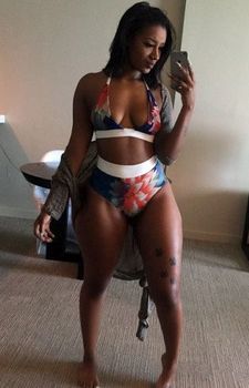 So sexy ebony girlfriend takes mirror self-shots