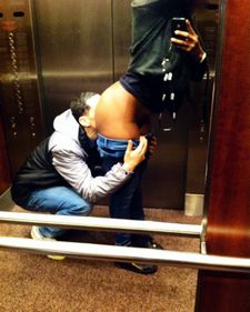 Amateur pussy licking in the elevator