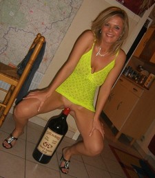 Free amateur porn - hot wife riding a bottle